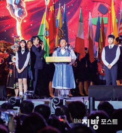 개막식 선언하는 구본영 천안시장