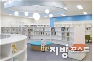 2층 바닷가 도서관