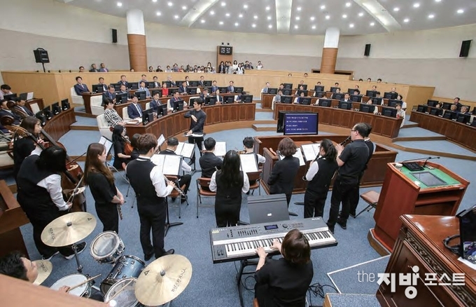 공연장이 된 경상남도 창원시의회_창원시의회 제공 