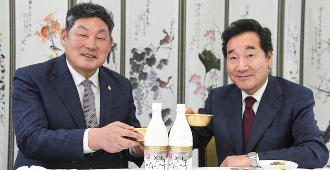 장경식 의장(좌)과 이낙연 국무총리(우)_ 경상북도의회 제공