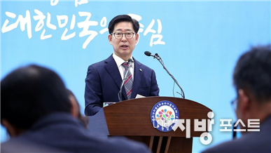11월 6일 충남도청 브리핑룸에서 ‘세계무역기구 개발도상국 지위 포기 관련 대응 방안’을 발표하고 있는 충남지사 양승조.<br>
사진제공= 충남도
