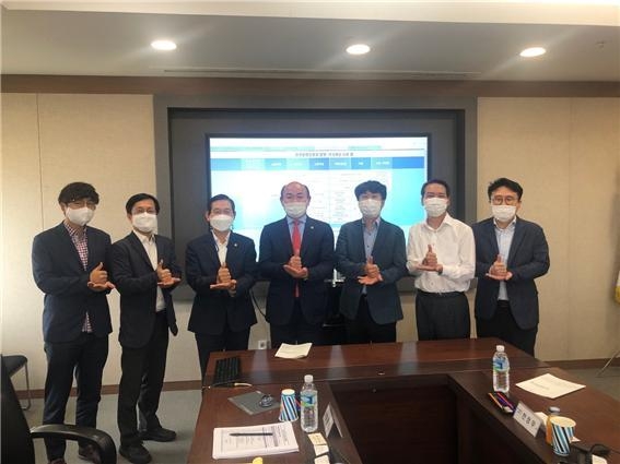 김수규 의원(좌측 세 번째)과 황인구 의원(가운데)이 한국발명진흥회 방문해 서울시교육청 지식재산교육에 관한 조례 제정을 위한 간담회를 열었다 