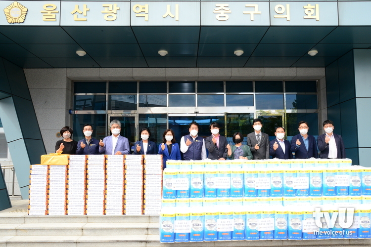 추석 맞이 복지시설에 위문품 전달하는 울산 중구의회 의원들 