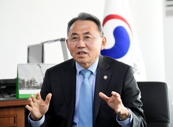 2020 국정감사 국방위원회 질의에서 소신 발언으로 주목을 받고 있는 모종화 병무청장.