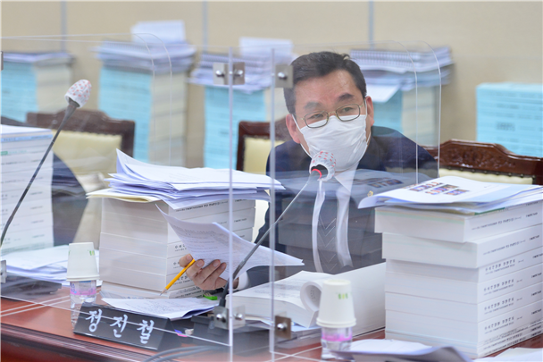 서울특별시의회 교통위원회 소속 정진철 의원(더불어민주당/송파6).