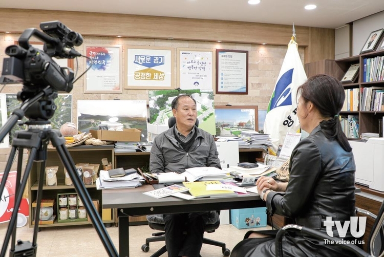 정동균 양평군수와 이영애 지방정부 티비유 발행인 