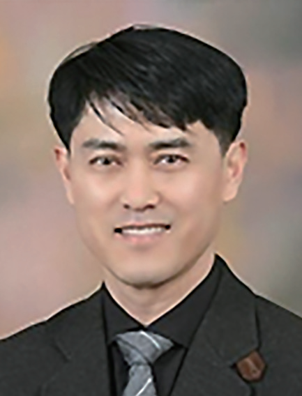 임재경 센터장 <br>
/ 현 한국교통연구원 도로교통본부 선임연구위원<br>
/ 전 한국교통연구원 국가교통안전· 방재연구센터장<br>
/ 2007 서울대학교 공과대학원 교통공학과 졸업(공학박사)