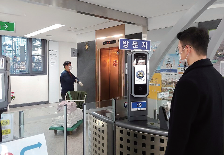 얼굴인식시스템 운영 중인 정부청사_ 정부청사관리본부 제공