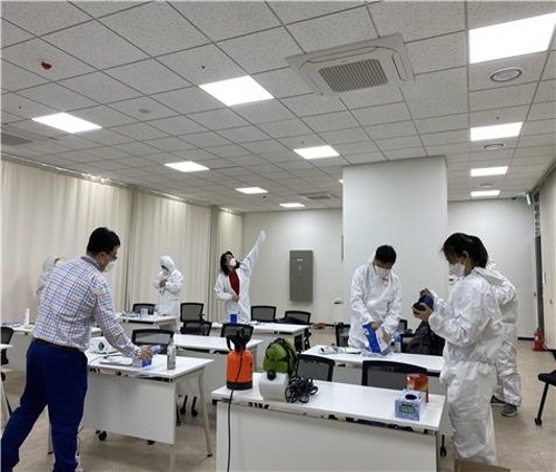 시민기술학교에서 교육을 받고 있는 마포시민 