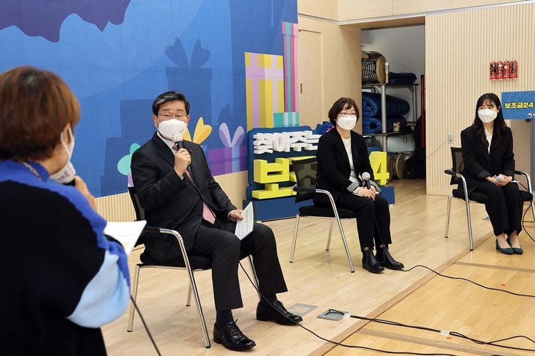 전해철 행정안전부 장관이 국민과의 대화 토론을 하고 있다. (사진출처_행정안전부 홈페이지)