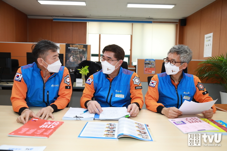본지와 12월 23일 인터뷰를 진행한 공승남 공노총 소방노조 수석부위원장, 변강제 공노총 소방노조 서울본부 총괄국장, 백호상 공노총 소방노조 서울본부본부장(왼쪽부터)