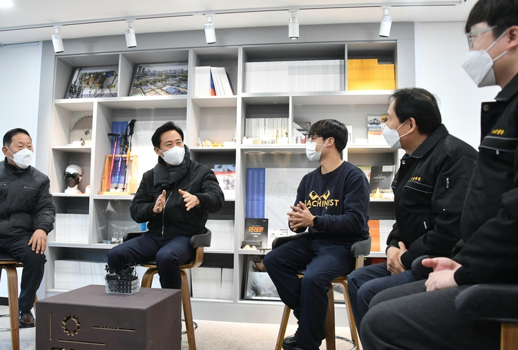 문래동 기계금속 집적지구 현장방문 (사진출처_ 서울시 홈페이지)