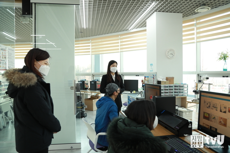 3D 프린터기 사용 방법을 알리는 장비 교육 