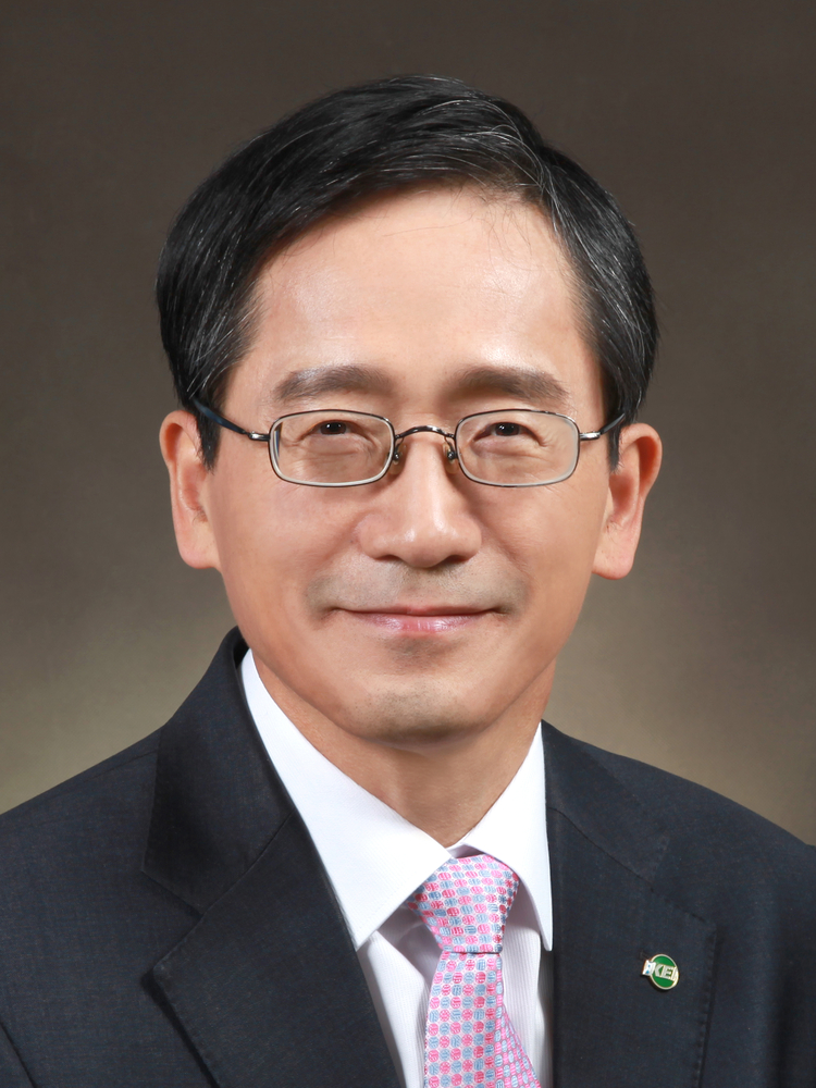 박광국<br>
가톨릭대학교 교수(2004~현재)<br>
한국행정학회 회장(2013)<br>
한국환경연구원 원장(2014~2017)