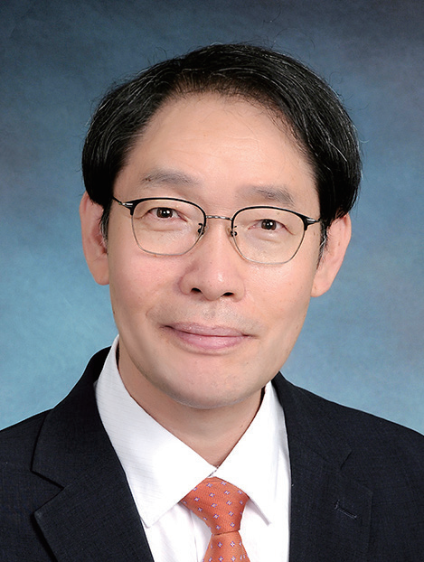 고문현<br>
/ 한국ESG학회 차기회장<br>
/ 한국헌법학회 제24대 회장<br>
/ 숭실대학교 교수