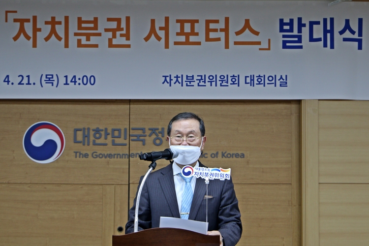 인사말 하고 있는 김순은 위원장_ 자치분권위원회 제공 