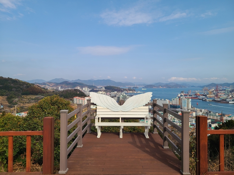 통영 생태숲_ 경상남도 제공 