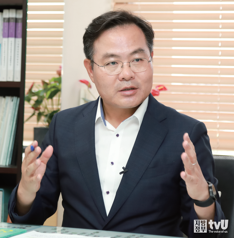 김학홍 대통령소속 자치분권위원회 기획단장이 자치분권 7법 완성에 대해 설명하고 있다. ⓒ 김자현 기자 