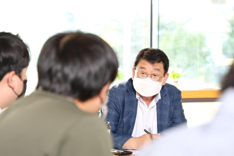 부산 청년 상인 간담회(사진출처_소상공인시장진흥공단 홈페이지)