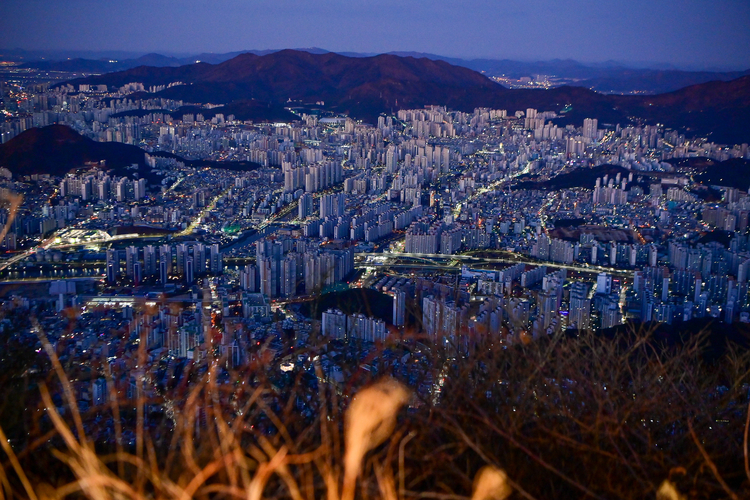 장산 정상에서 내려다 본 부산시 전경 (사진_해운대구 홈페이지)