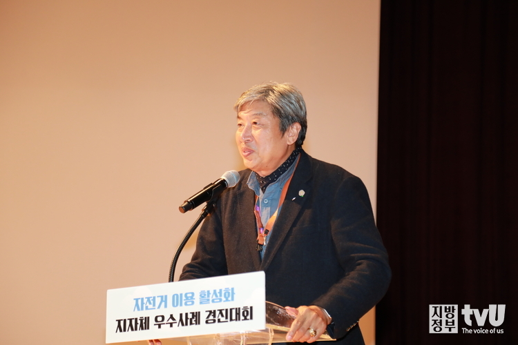 심사결과 발표 및 총평을 하는 류재영 한양대학교 ERICA 공과대학 교통물류공학과 교수 