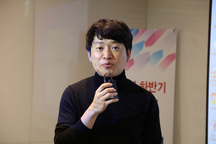 워크숍 소감에 대해 인터뷰 중인 권용기 안동시 도시디자인과 주무관 