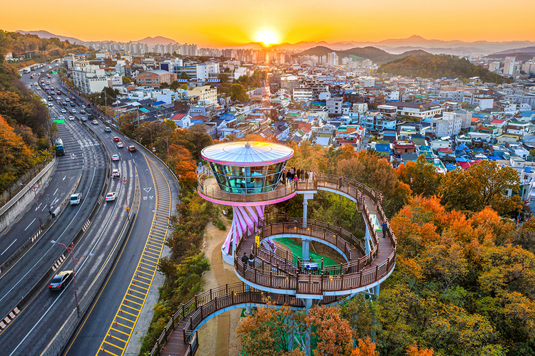 한국 관광 100선에 선정된 앞산 공원 전망대_대구 남구청 제공 
