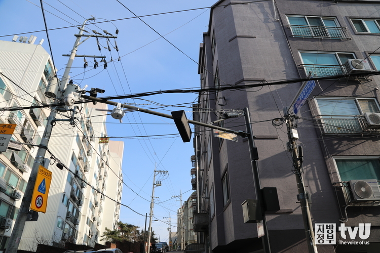 양천구 목동중앙본로 1길 16 앞 골목길‧언덕길 방향 주의 알림이