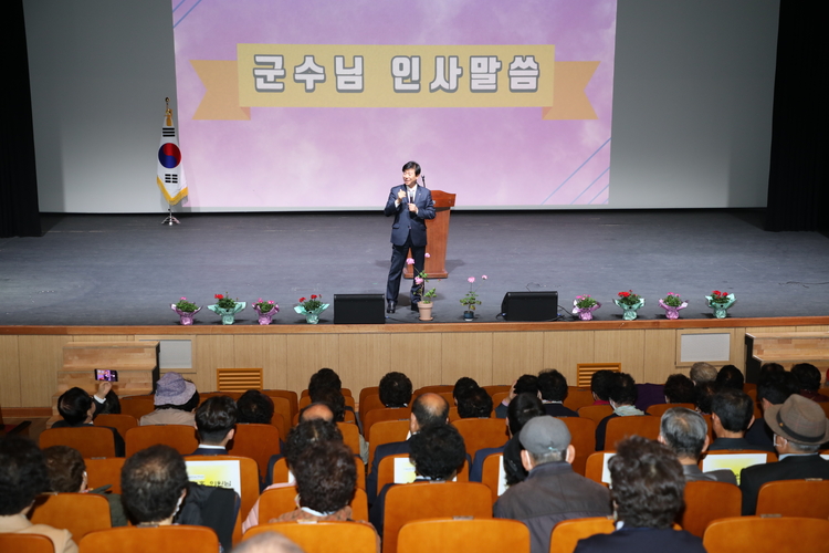 9일 열린 금산행복대학 입학식에서 박범인 군수가 인사말을 하고 있다. 사진 : 금산군 제공 