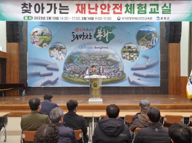 발언하고 있는 김재흠 원장(사진_국가민방위재난안전교육원 제공)