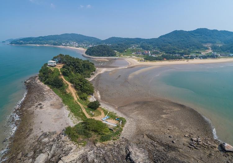 독바위 전경(사진출처_ 한국섬진흥원) 