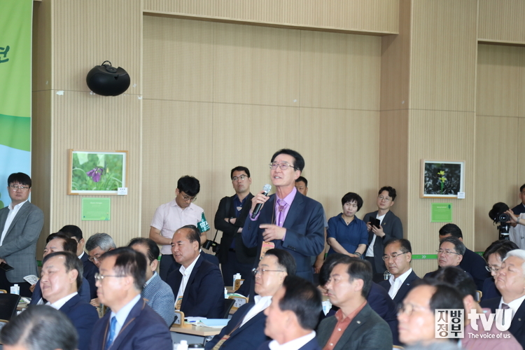 남성현 산림청장과의 토크 콘서트에서 건의한 박우량 신안군수 