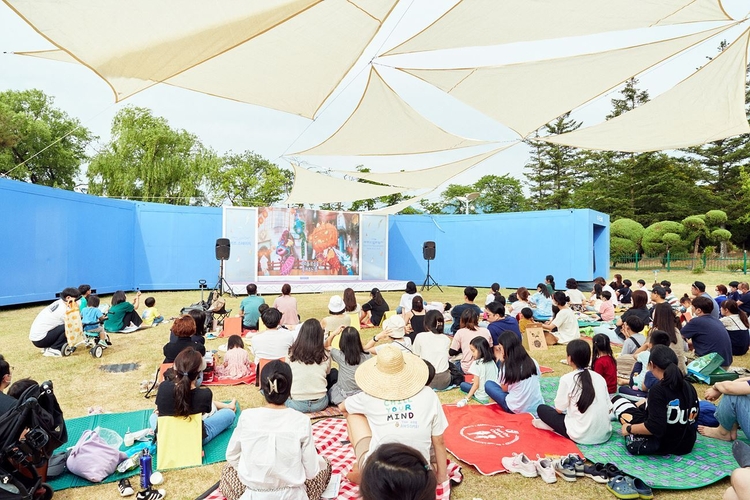 지난해 무주군 산골 영화제 보러 온 참관객들_ 사진 = 무주군 산골 영화제 