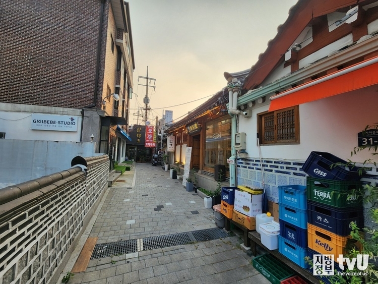 권선복 대표가 찾은 효자동의 명소 효자왕족발 가게 있는 골목