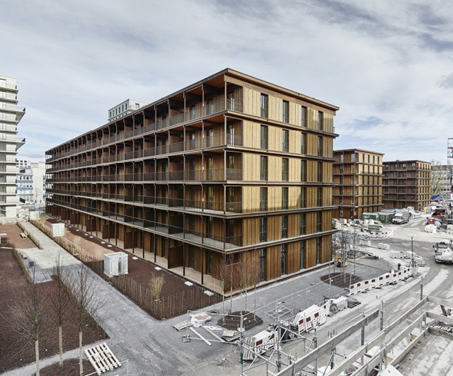 Freilager Zurich, 3개의 6층 주거용 건물은 조립식 목재 건축 시스템으로 지어졌다. © www.renggli-international.com