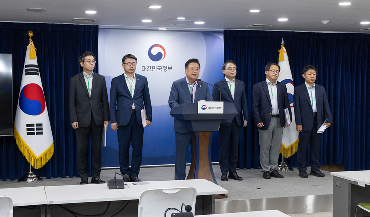 우동기 대통령직속 지방시대위원장이 4개 특구 조성 계획을 발표하고 있다. _ 사진 제공 = 지방시대위원회 