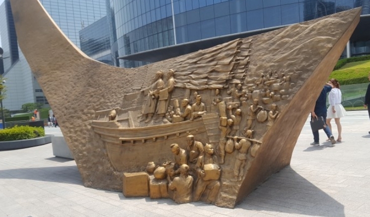 서울 코엑스에 있는 장보고 조형물 
