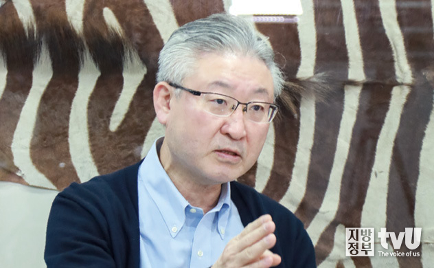 김형철 전 연세대학교 철학과 교수 (철학자가 들려주는 '이렇게 살아라' 를 주제로 헬퍼공직자교육원 강의를 했다) 