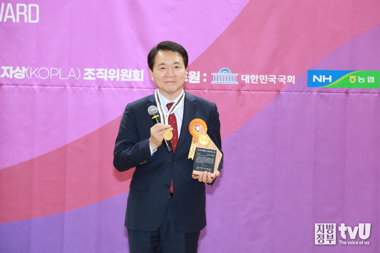 제2회 대한민국 정치지도자상 '올해의입법상' 경제 분야 최우수상 수상한 성일종 국민의힘 국회의원 