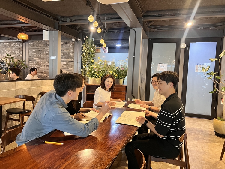 행복하고 안전한 일자리를 만들기 위해 노력하는 팀원들