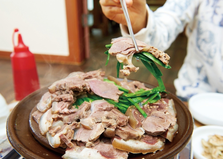 여름철 남도 대표 보양식 흑염소 요리<사진=전남도청>