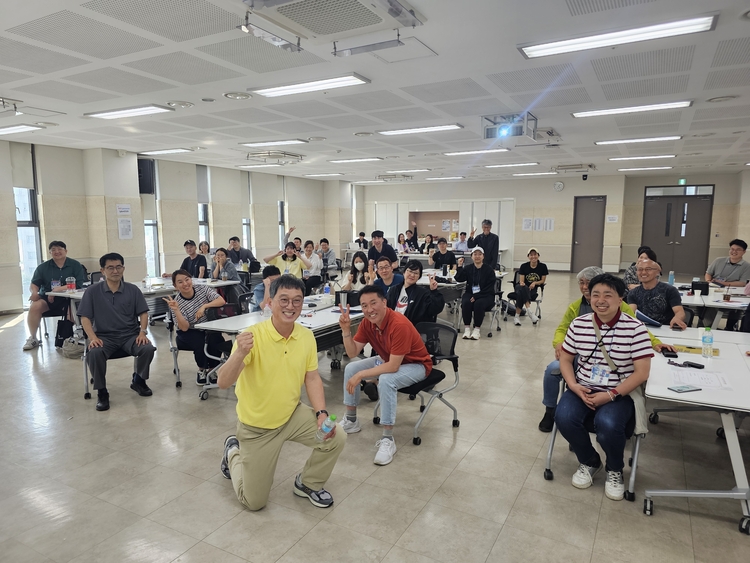 <strong>개그맨 고명환 ‘365일 가슴 설레며 도전하는 법’ 특강</strong><사진=경기도>