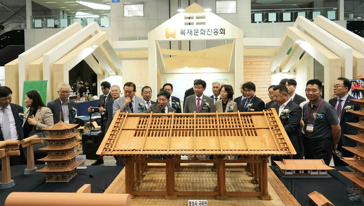 28일부터 31일까지 일산 킨텍스 제2전시장에서 국내 목재산업의 도약을 모색하는 2025년 목재산업 박람회’를 개최<사진=산림청>