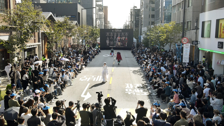 성수이로에서 펼쳐지는 크리에이티브×성수 ‘패션성수’(2024년)<사진=성동문화재단>
