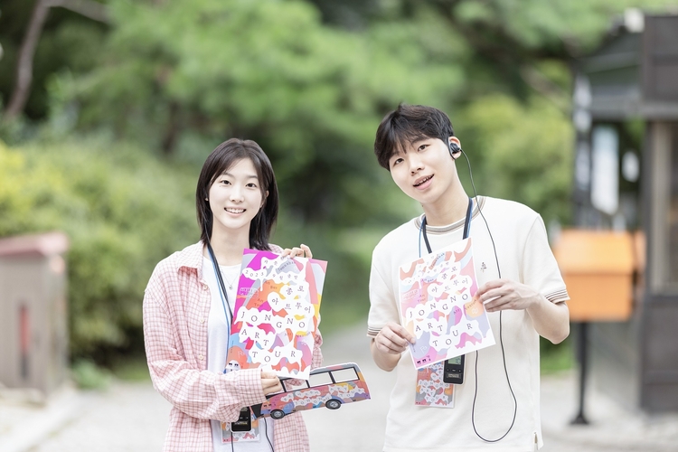 9월 13일부터 11월까지 매주 토요일, 광화문에서 출발해 부암동·평창동·홍지동을 거쳐 서촌으로 향하는 ‘종로 아트버스’를 운행한다.<사진=종로구>
