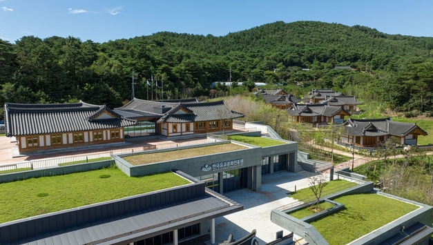 유교문화진흥원 “설 차례 전(煎) 없어도 돼…떡국 등 4~6가지 음식이면 충분”