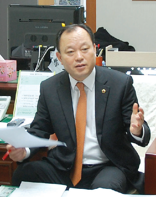 윤시철 울산광역시의회 의원 1ac410c4c894ae529d92f6fea82e85f2_1528958493_6841.png