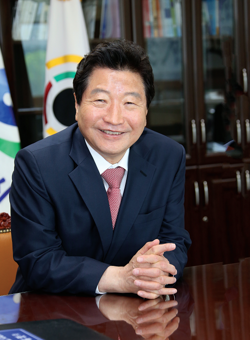  안상수 창원시장 b8966ab8f09ce7a7799ffc02a215249b_1529655530_2441.png