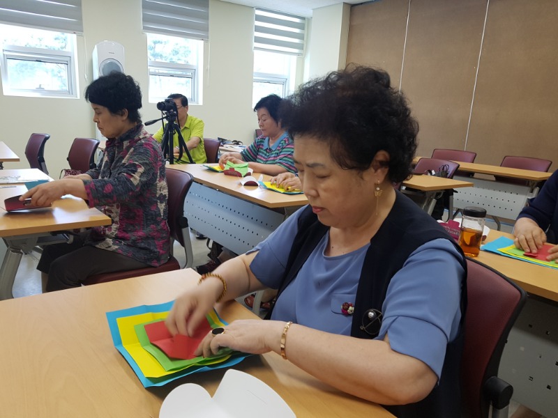 어르신 동아리 수리수리 마수리 - 마술 동아리 활동.jpg